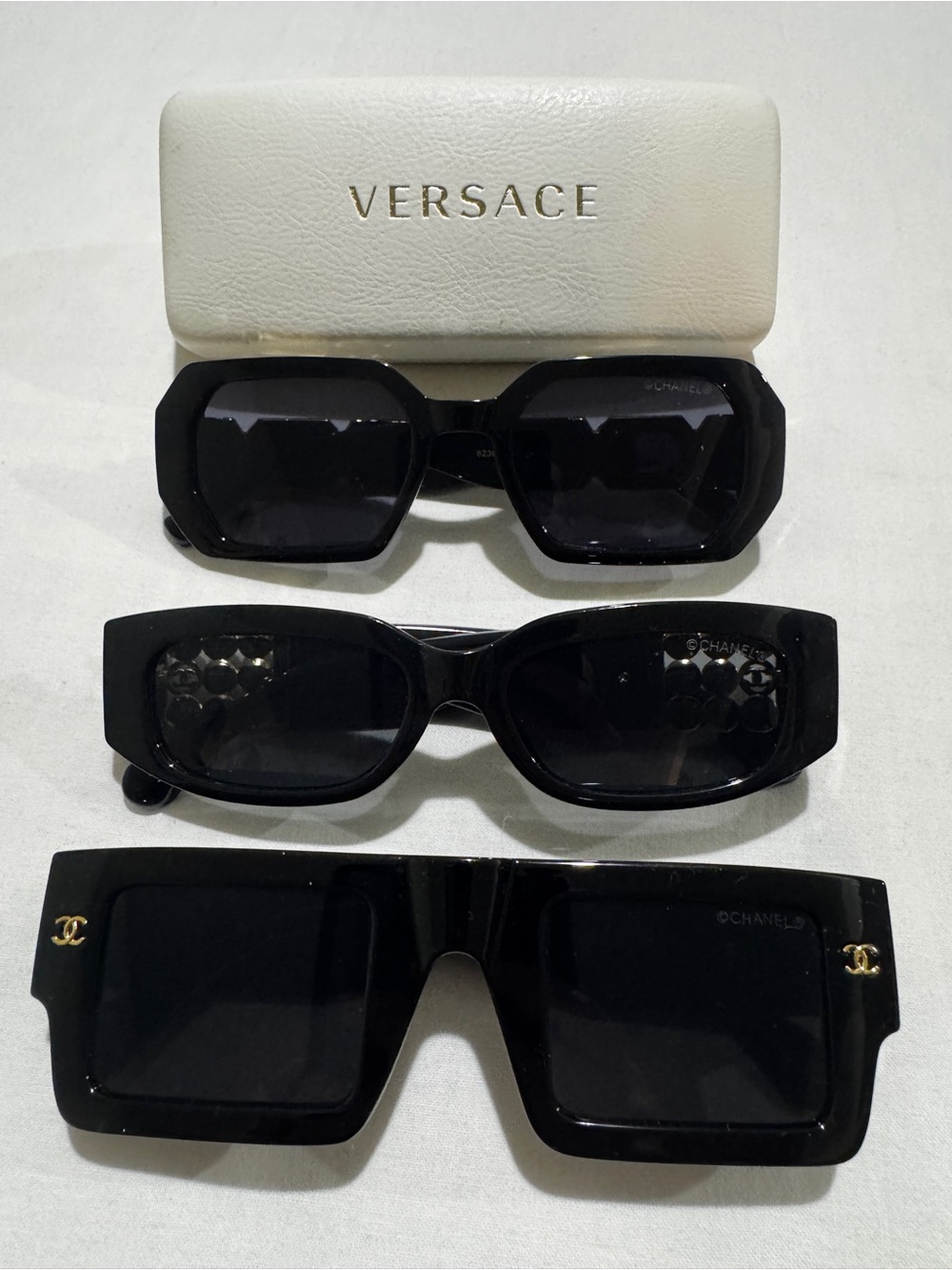 3x women’s CHANEL style SUNGLASSES! Black & Gold *FREE SHIPPING!* & Versace Case